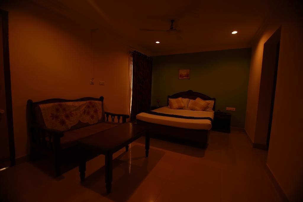 Hotel Mintflower Sultan Bathery Exterior photo